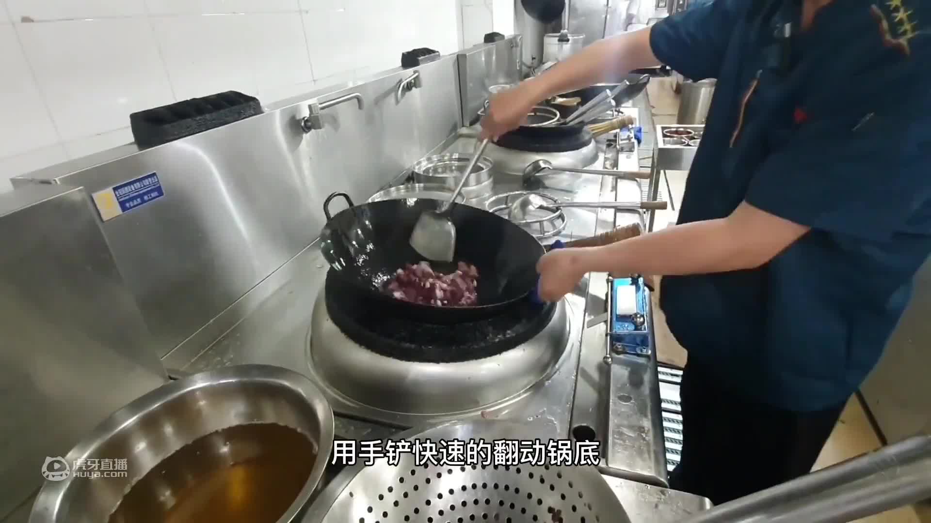 客人提苛刻要求要把羊肉炒的滑嫩还不让过油焯水，厨师长亲自上阵