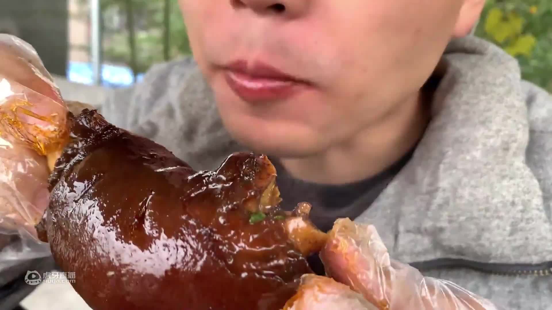美食手抓饼，分量加倍金黄酥脆比街边小吃摊都好吃，两外甥吃撑了