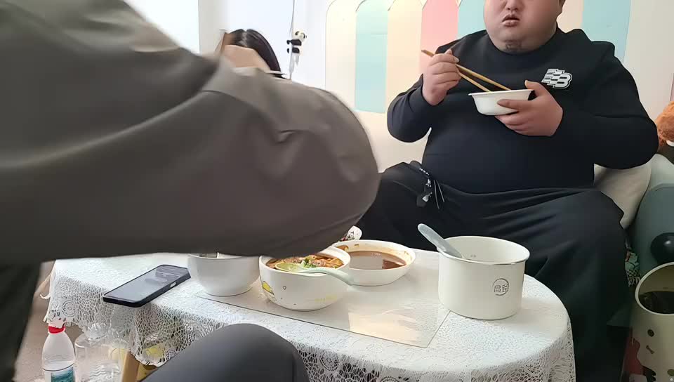 家访灯灯家做饭洗衣服