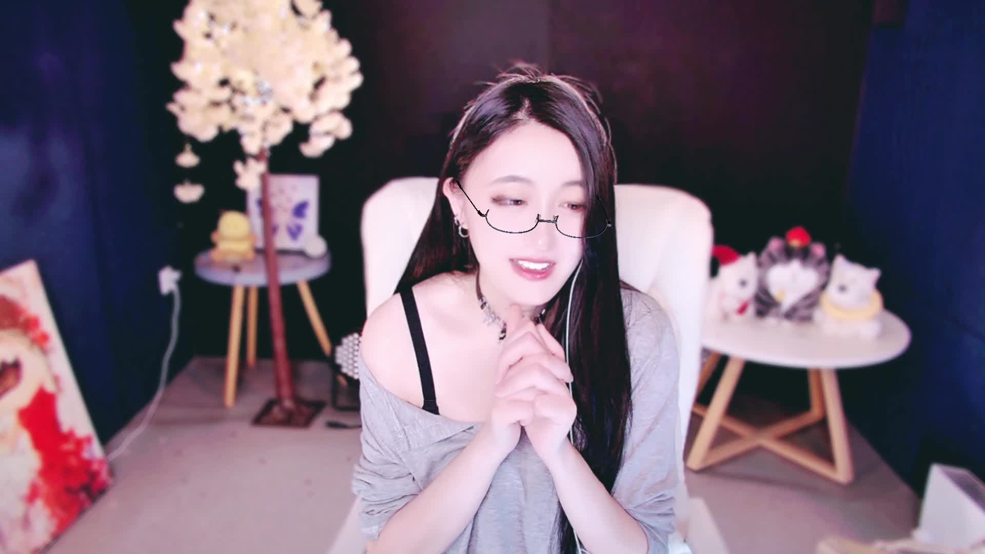 纯情女大~虎牙卖艺~