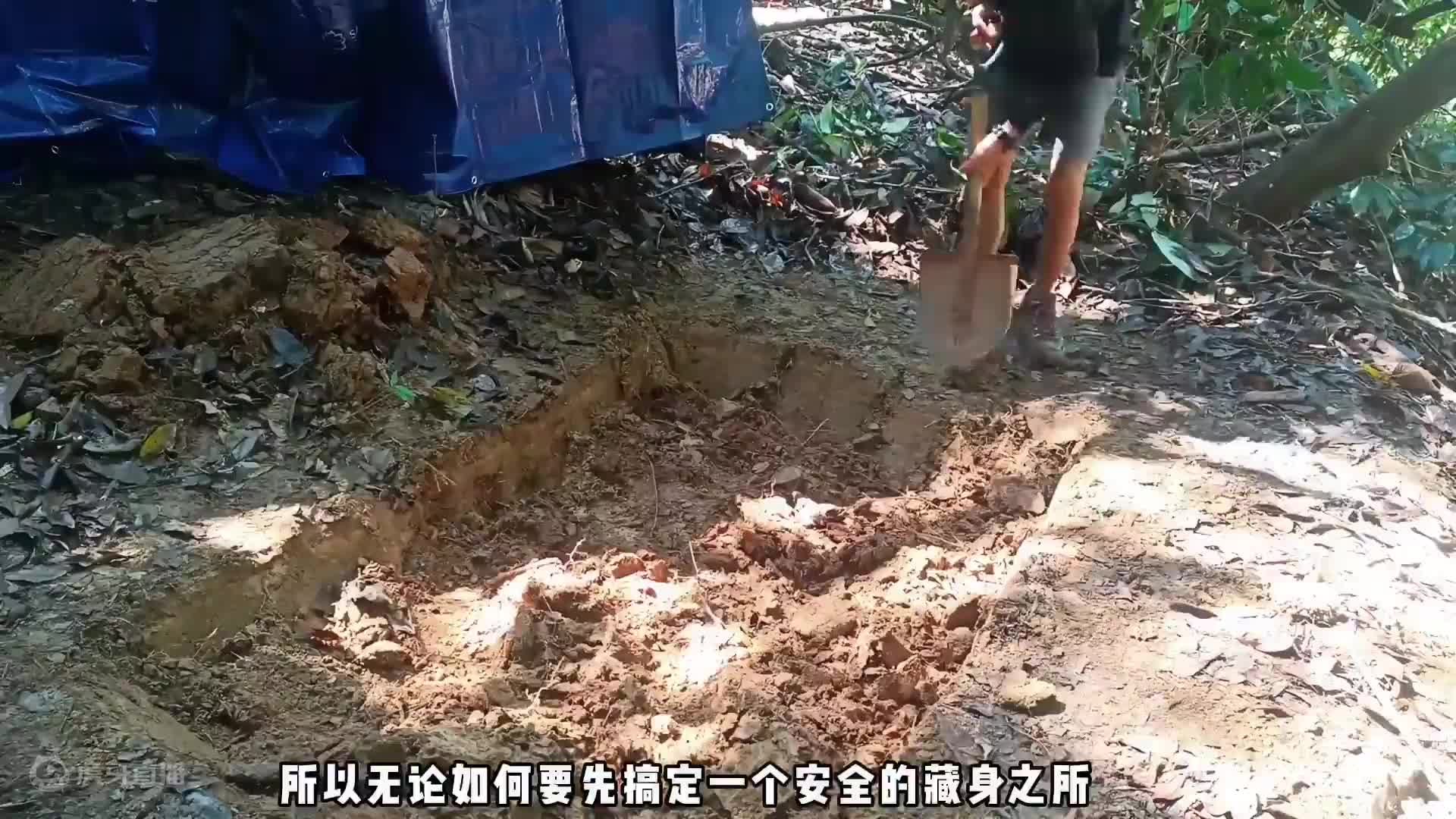 极寒狂风下的地下防空洞，为了躲避猛兽，大门特意设计成50公分