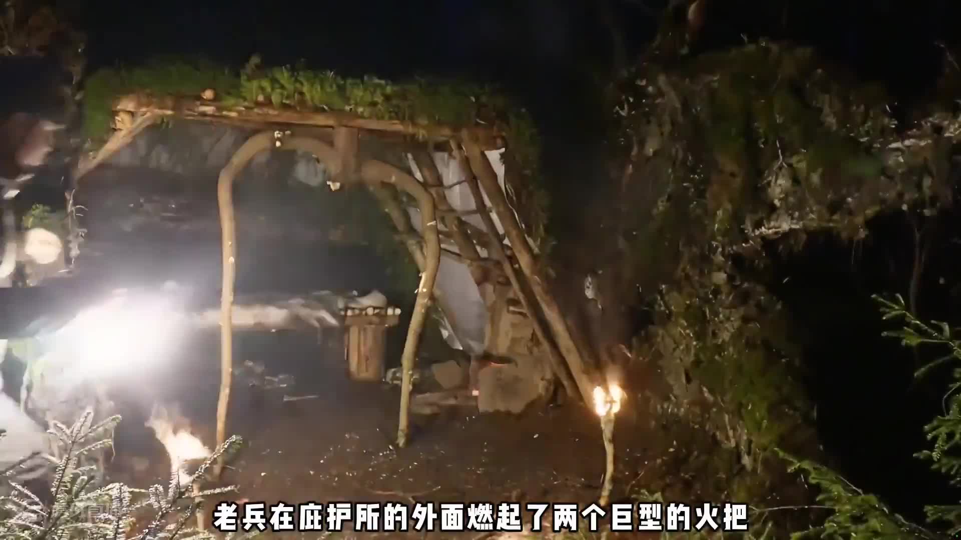 极寒狂风下的地下防空洞，为了躲避猛兽，大门特意设计成50公分