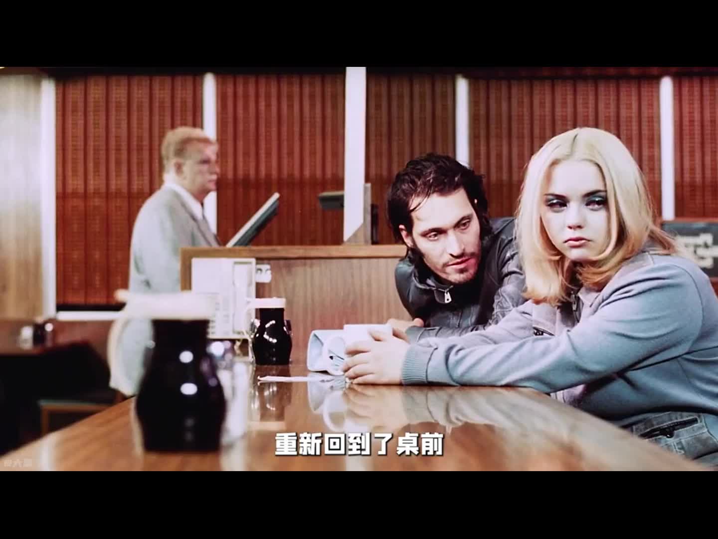 士兵为了逃避战争，竟然故意自残 #战争电影