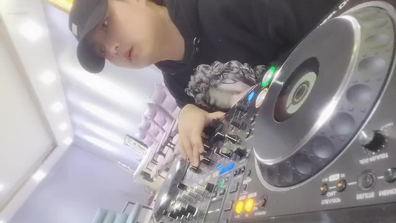 上DJ上DJ