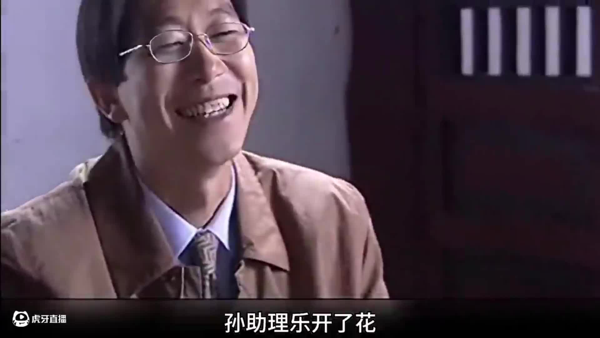 他为了给养女治病，只要困了，就用冰水淋自己的头，逼...