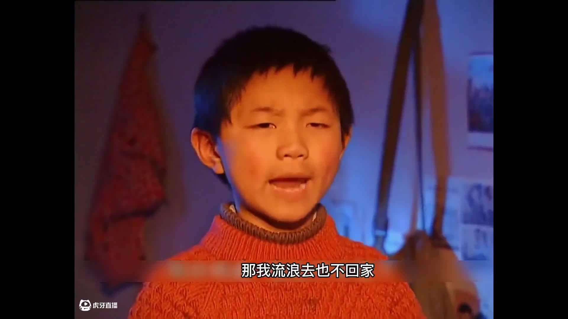 老头无意间发现，儿子竟和陌生女人搂在一起！2