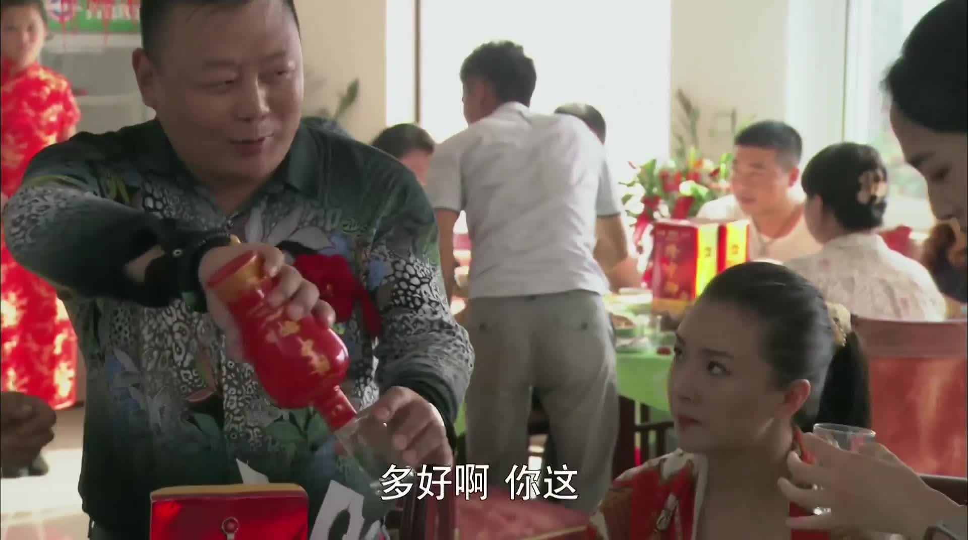 老家门口唱大戏 比乡村爱情还好看