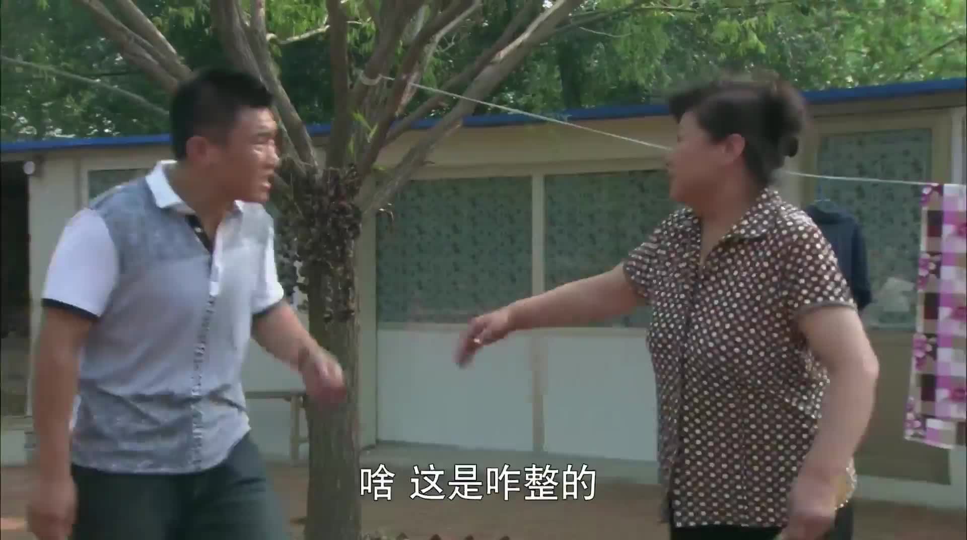 老家门口唱大戏 比乡村爱情还好看