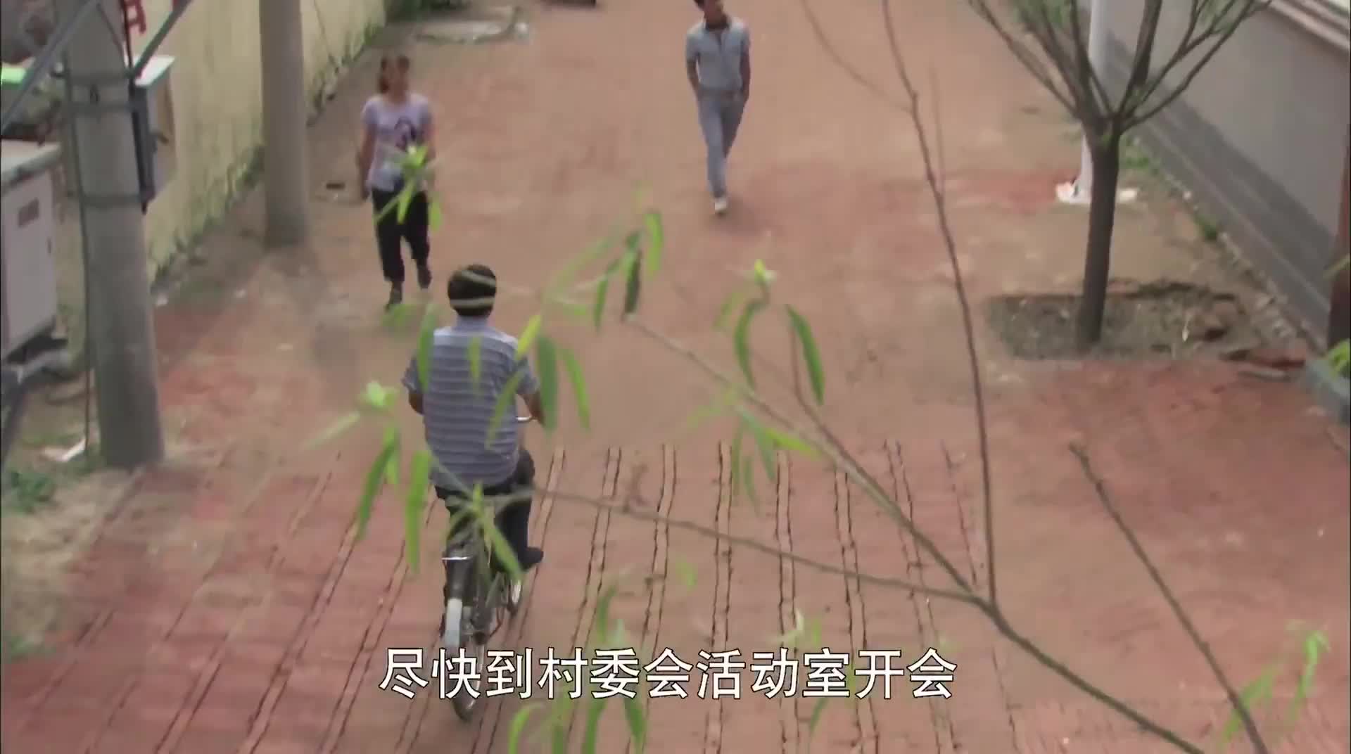 老家门口唱大戏 比乡村爱情还好看