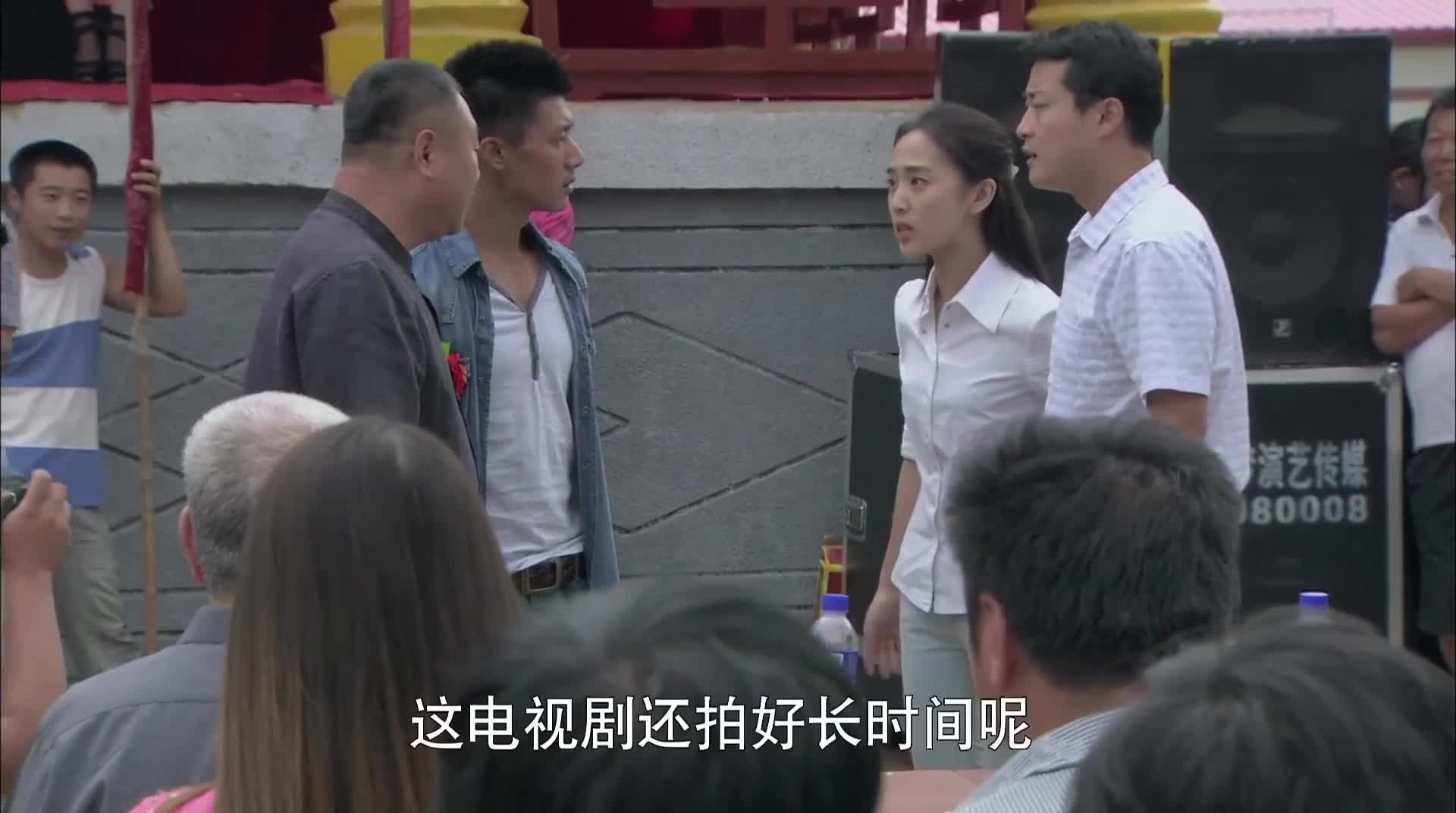 老家门口唱大戏 比乡村爱情还好看