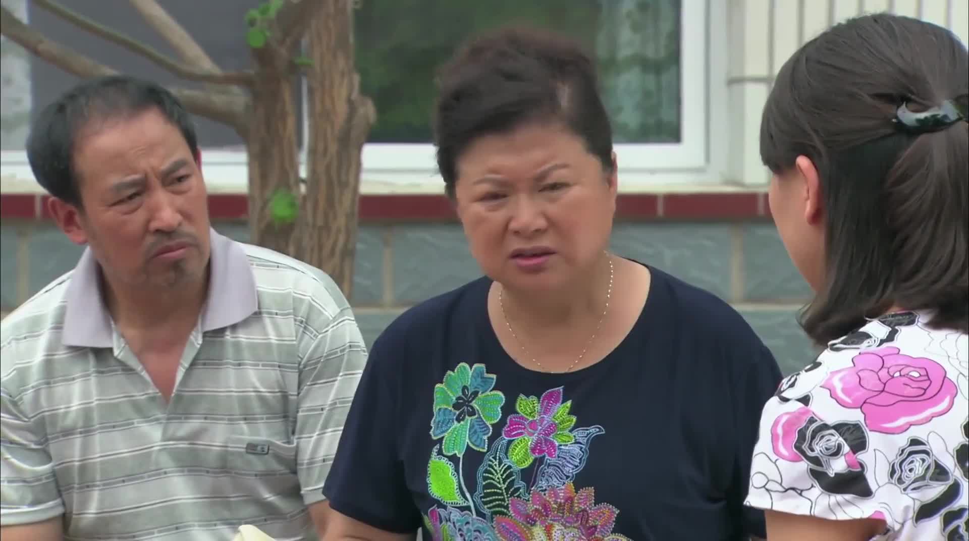 老家门口唱大戏 比乡村爱情还好看