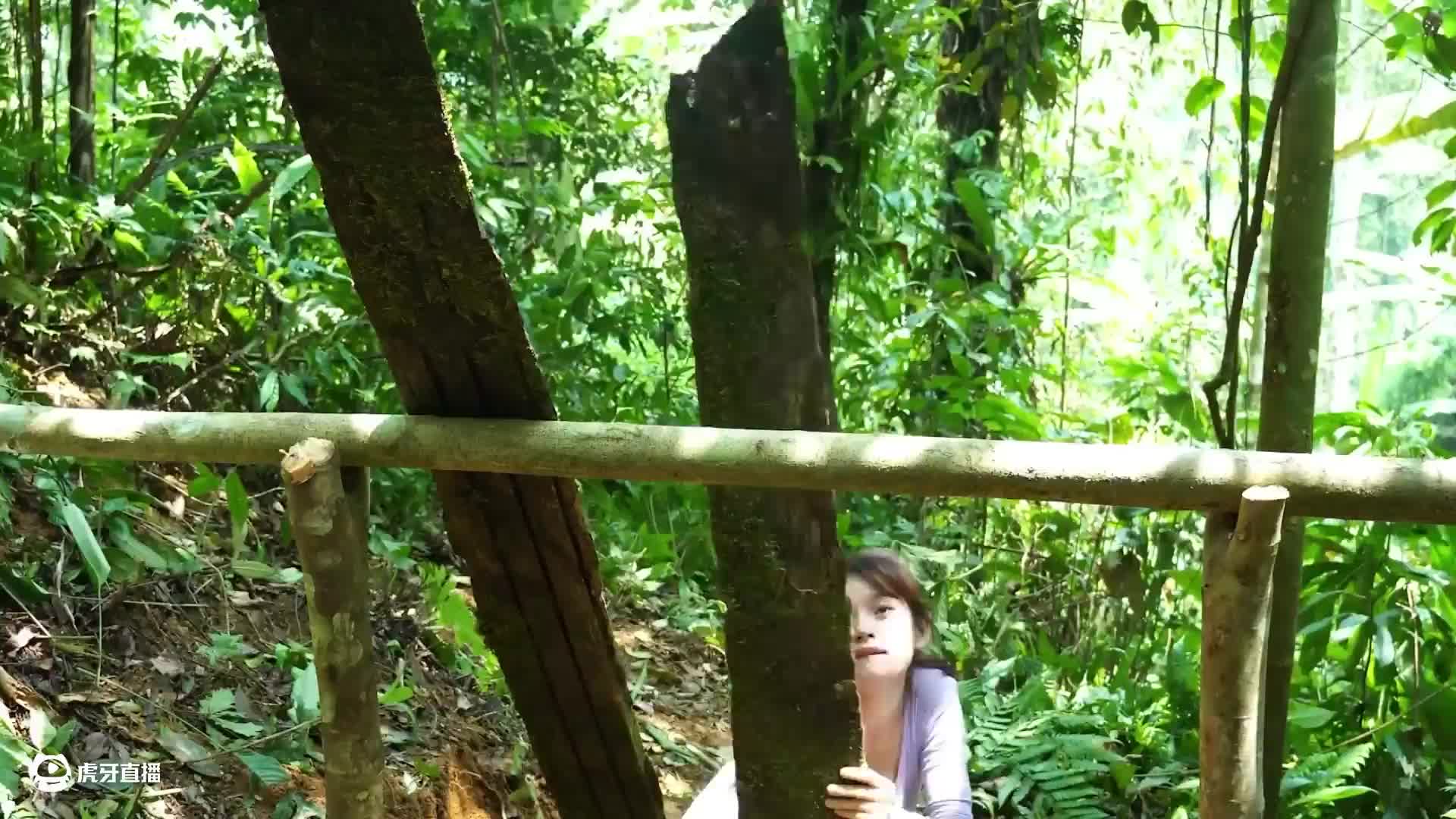 妹子荒野求生，全程手搓庇护所，外加露天澡堂！