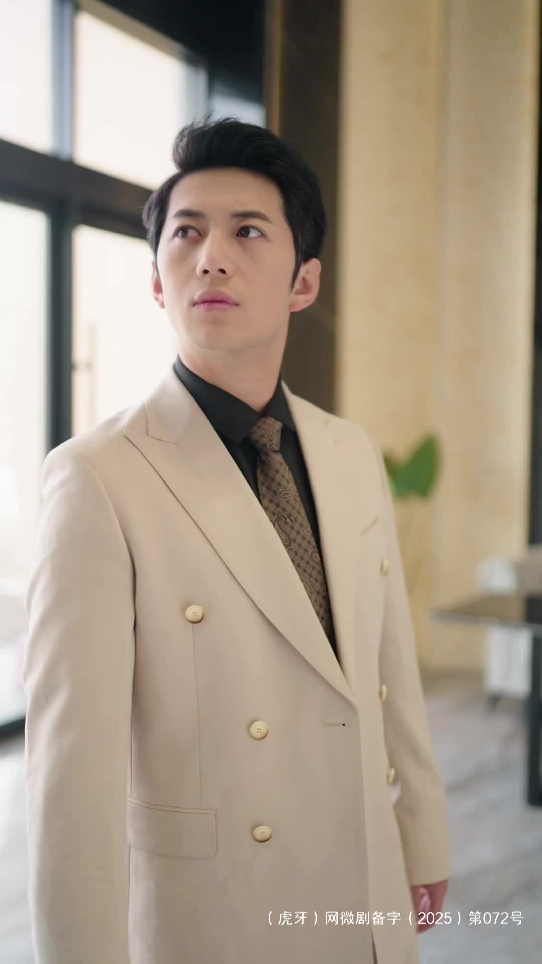 美人设局陷总裁出轨，谁知她竟反水帮正直男主？