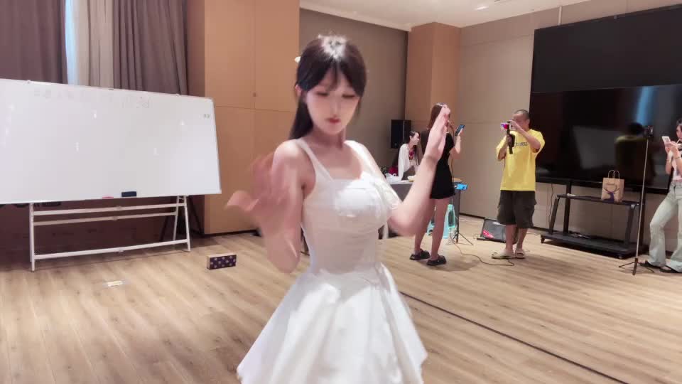 新主播第一天！欢迎肘汁们支持呀～