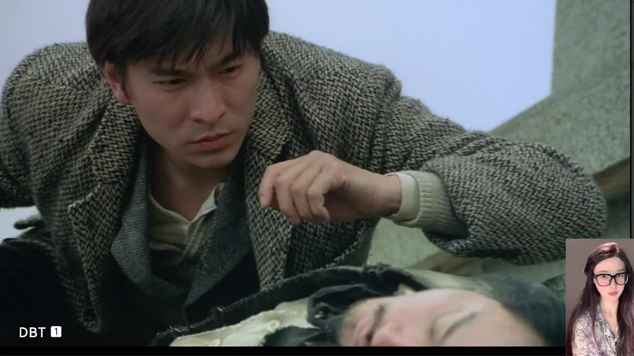 穿西装打领带的黑社会