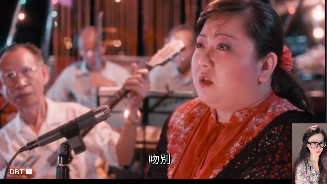 穿西装打领带的黑社会
