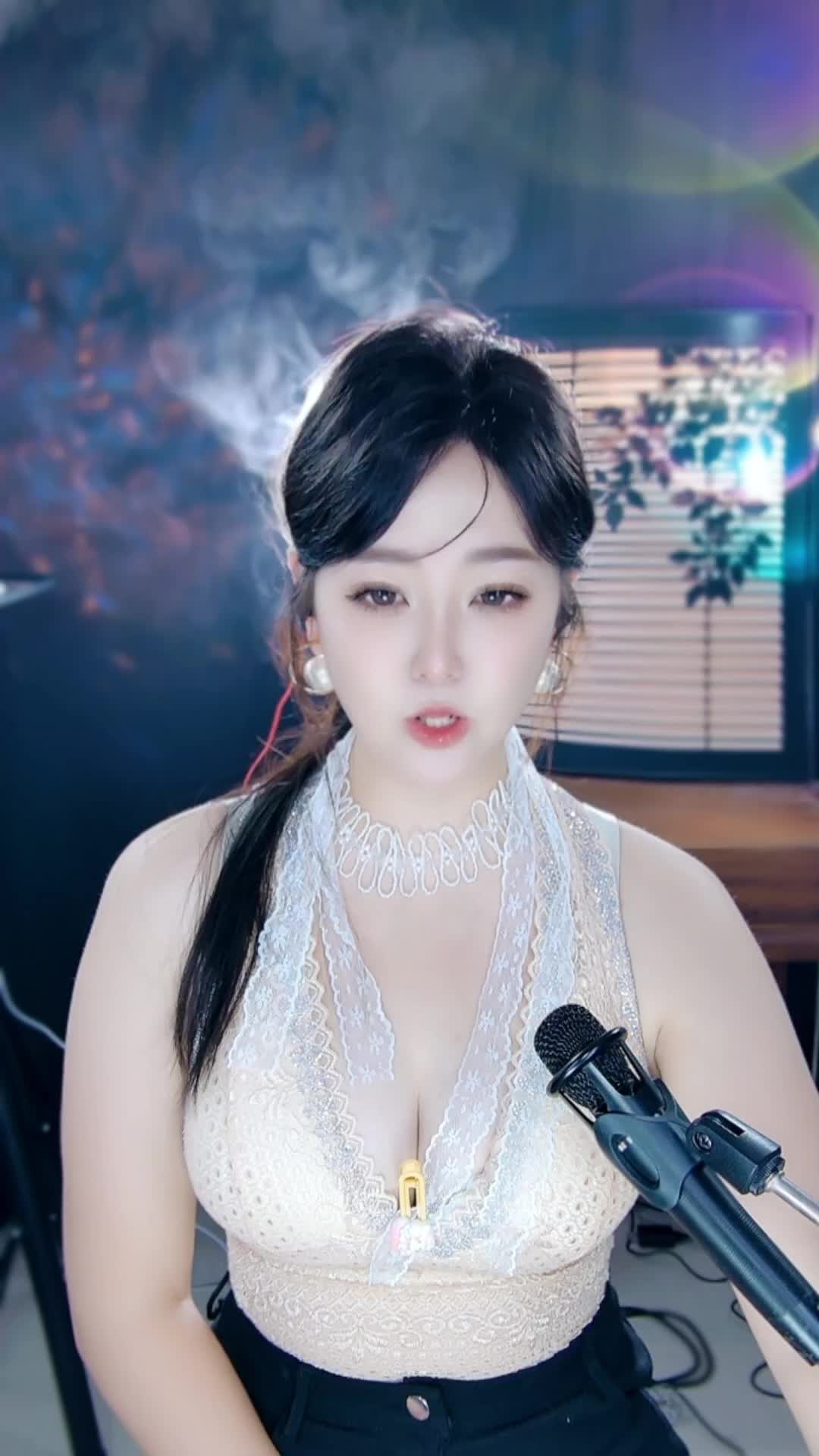 欢迎来到欧尼欧尼哈的直播间