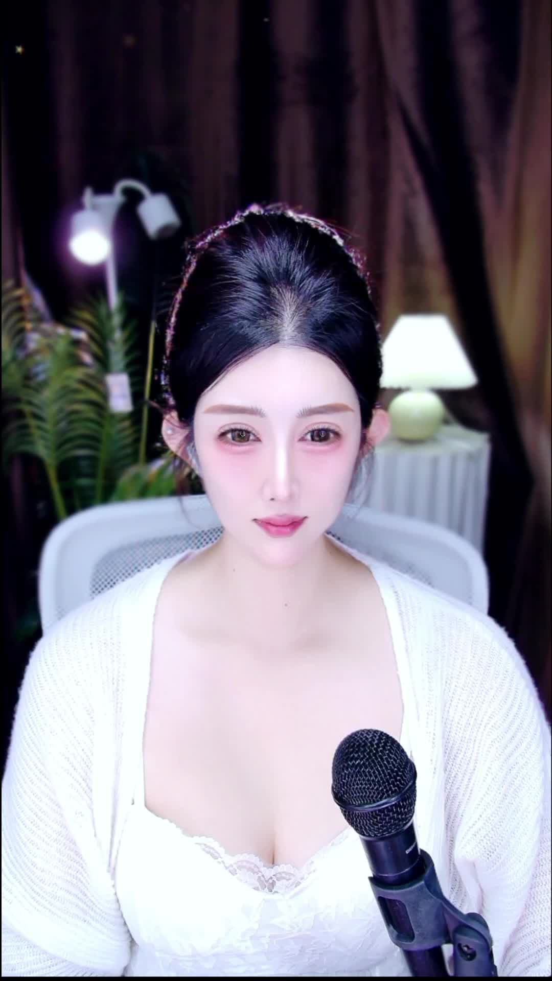 欢迎来到水水爱跳舞的直播间