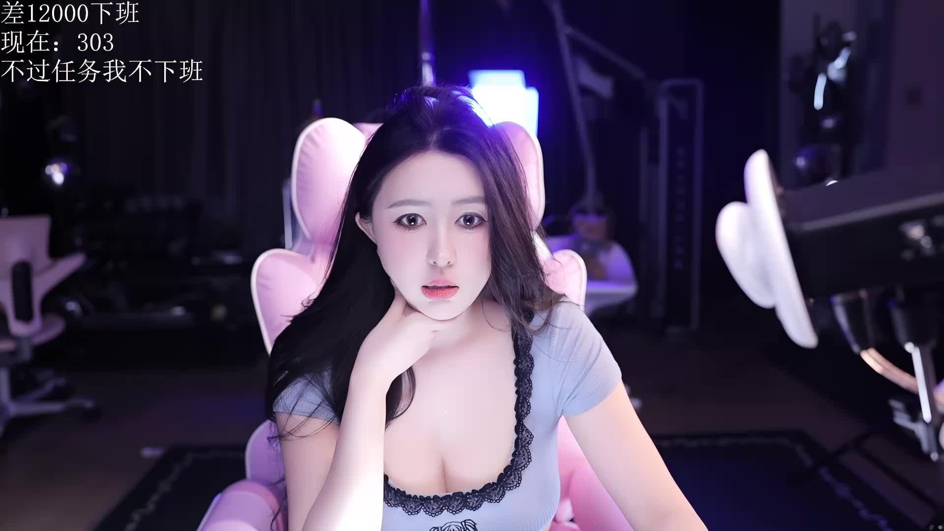 她好努力吖