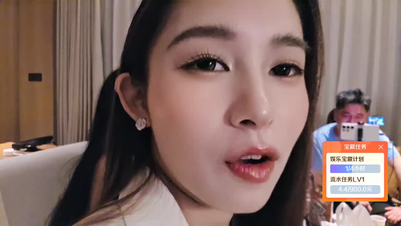 賽賽第一天求關(guān)注