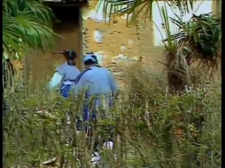 鞋儿破，帽儿破，身上的袈裟破