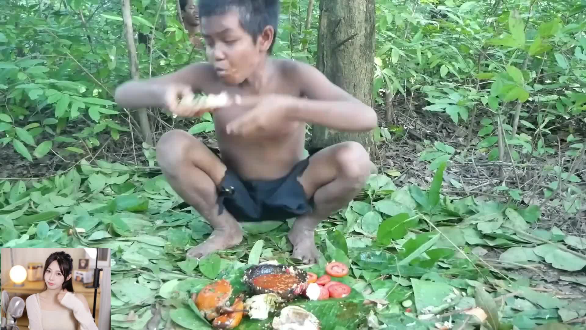 小姐姐看越南小野人吃猎奇美食，竟然看傻了！？