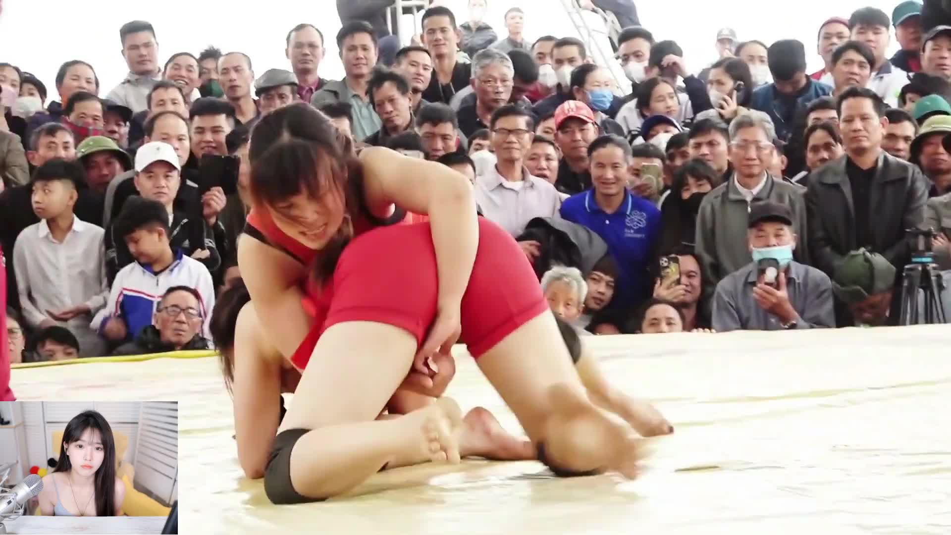 美女摔跤！不来看一下？