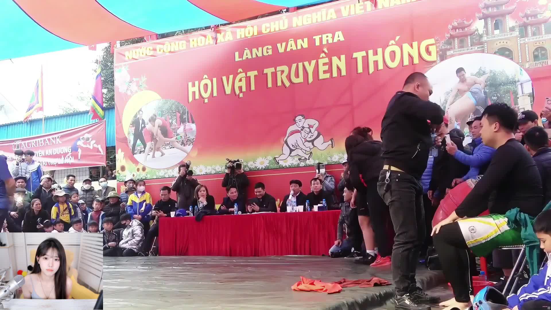 美女摔跤！不来看一下？