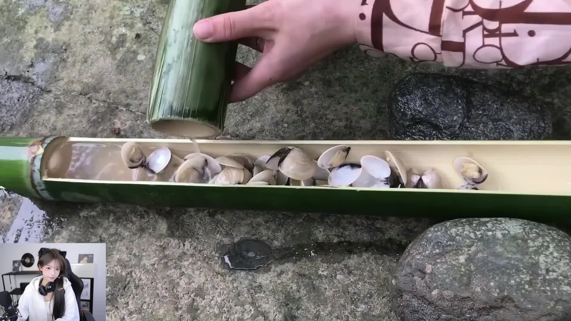 年轻少女在野外不得不说的小故事...