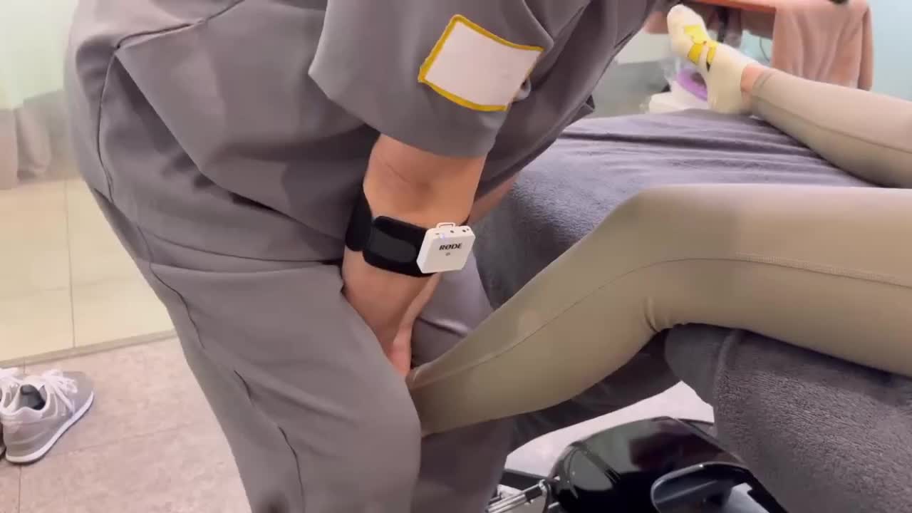 偷偷看