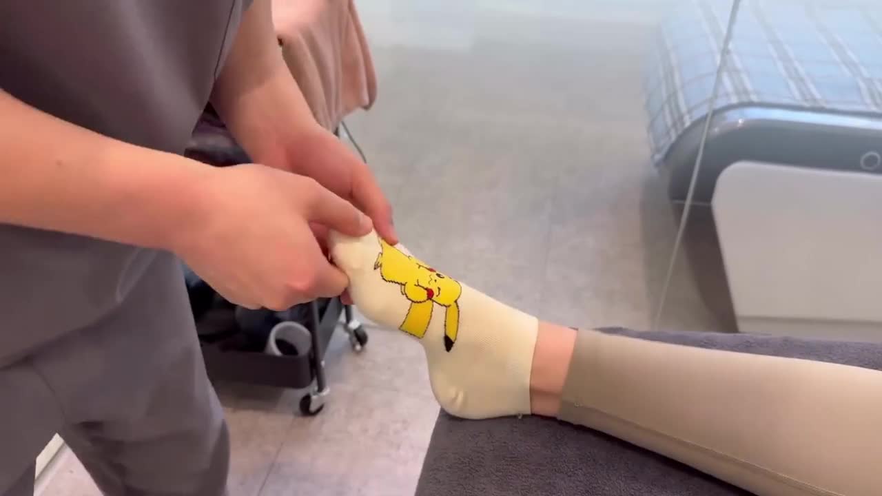 偷偷看