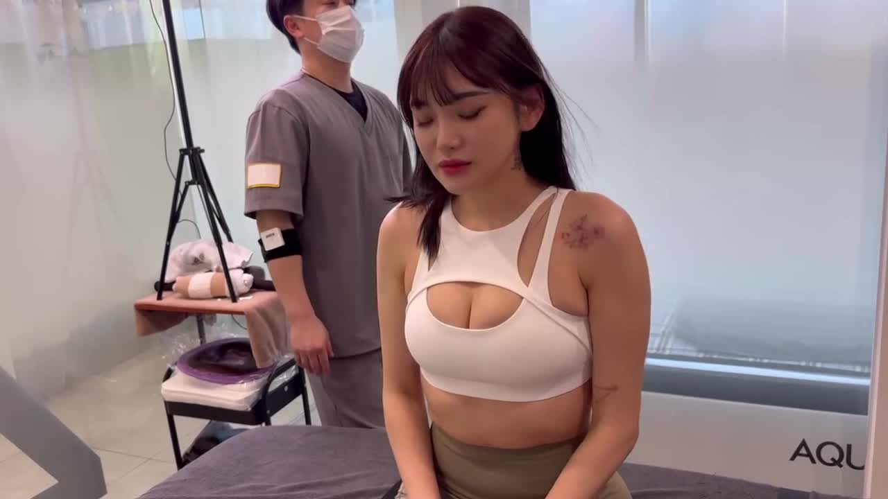 偷偷看