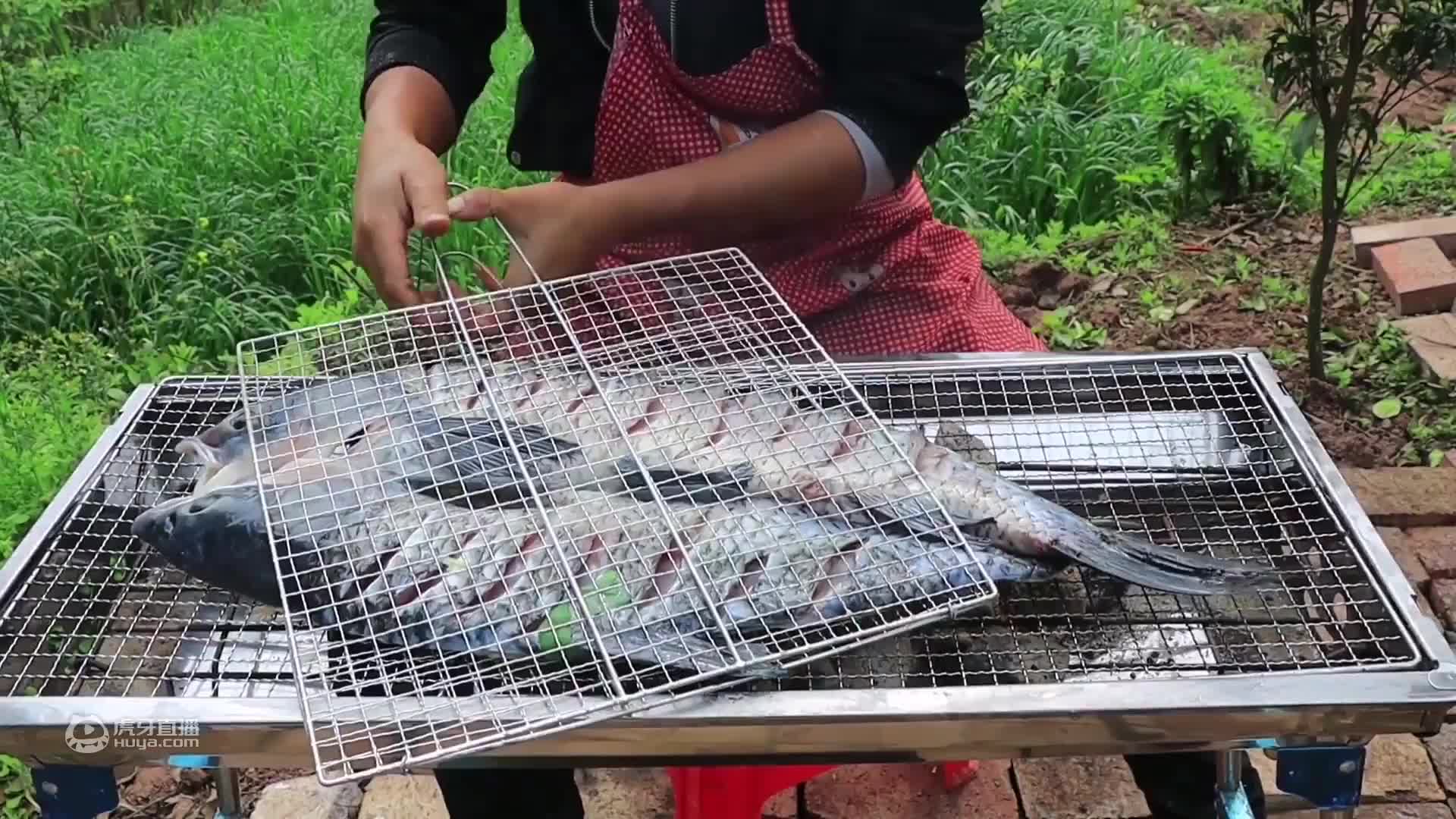 100多买个榴莲，烤着吃味道怎样，香味浓郁越吃越上头