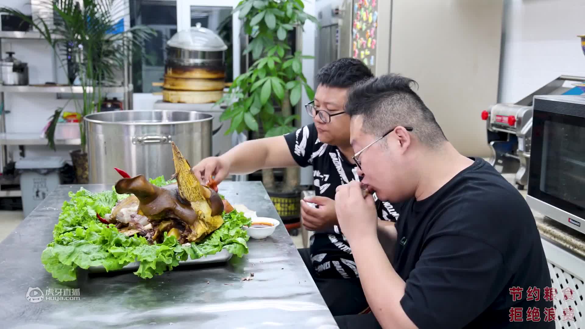 185买条安康鱼，半吨做“酱焖安康鱼”咸鲜适口，鲜味十足