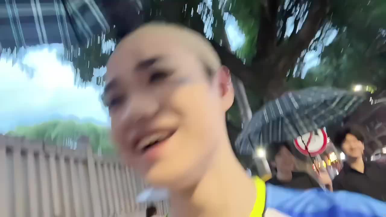 cos马可在人多地方跳舞！