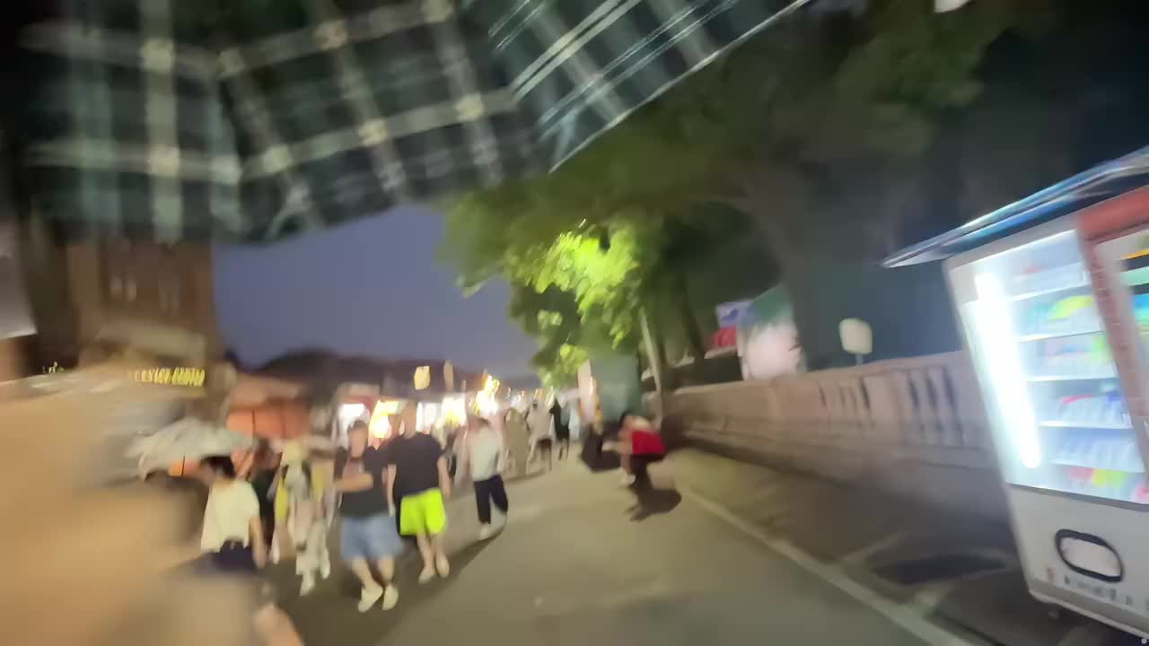 cos马可在人多地方跳舞！