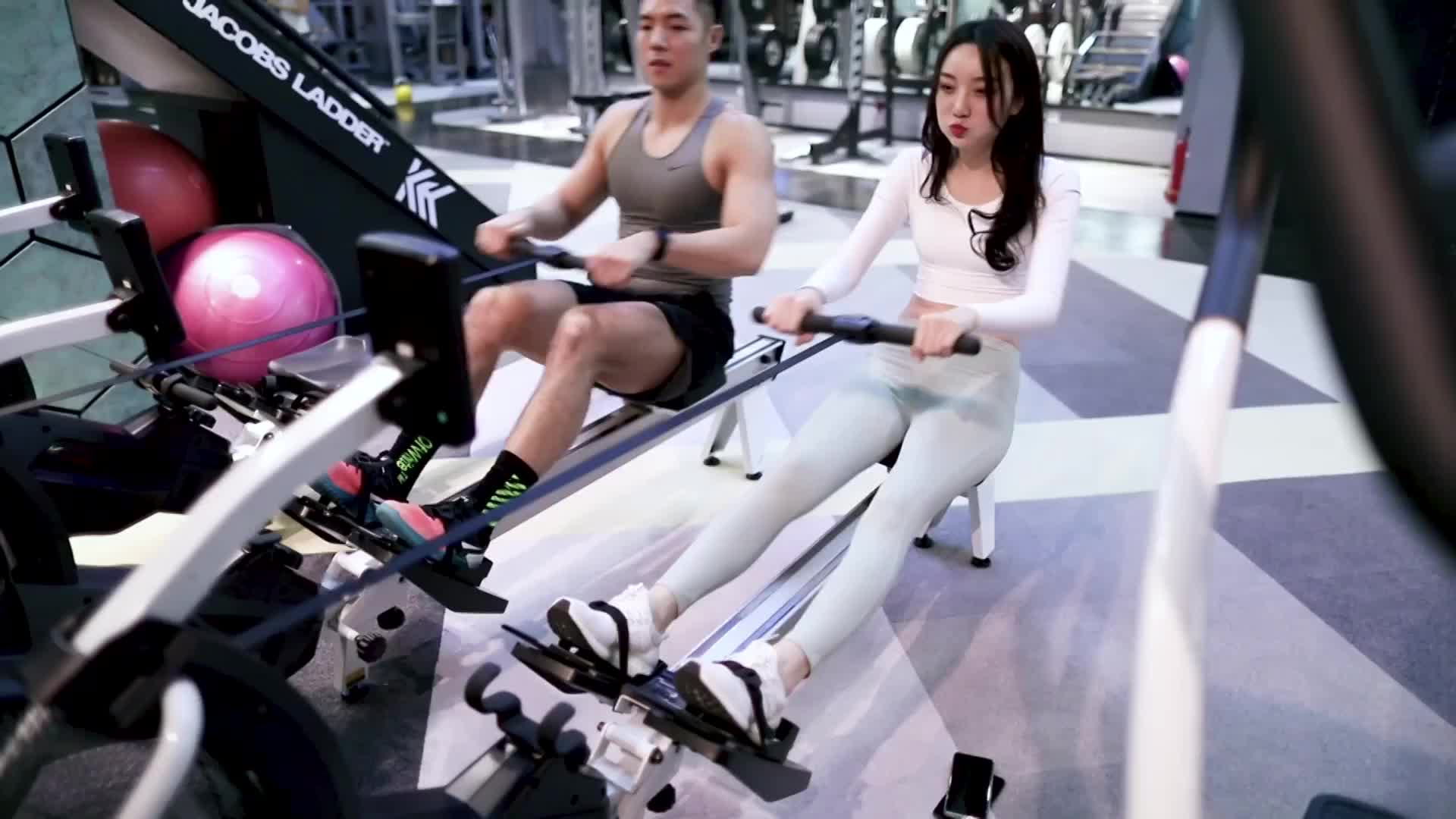 健身房小姐姐走过最长的路！是弟弟的套路