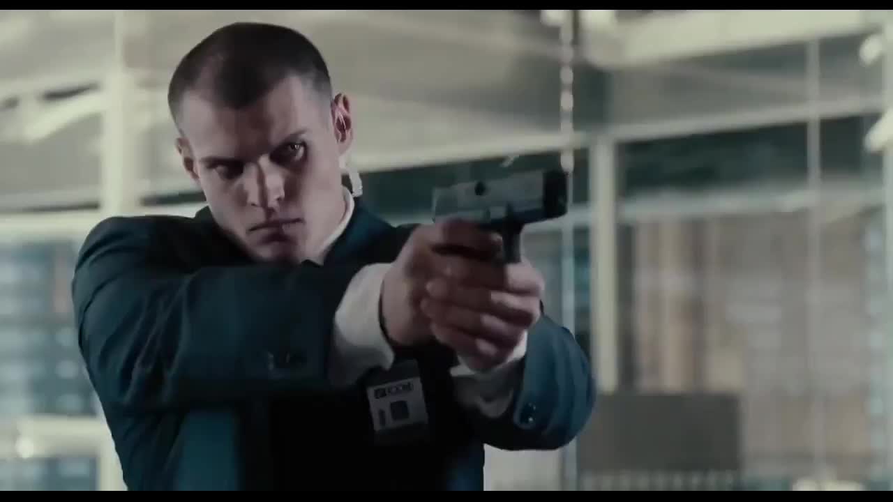 英雄纪元碰撞：从蝙蝠洞到斯塔克大厦24小时穿越