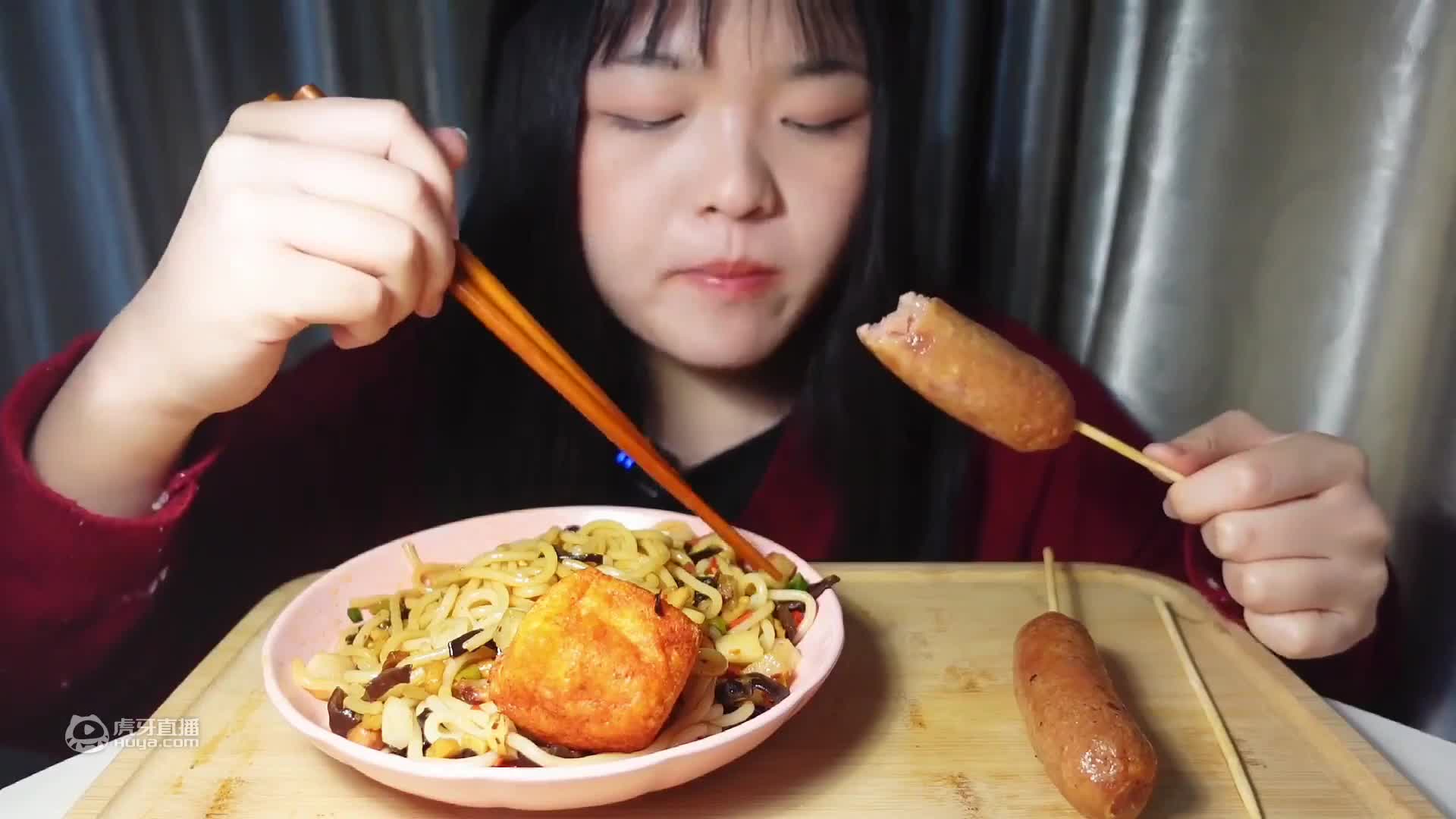 东北菜的份量也太太太大了 肉给超多 溜肉段 五花肉炖白菜豆腐粉条 锅巴肉片 一次吃过瘾