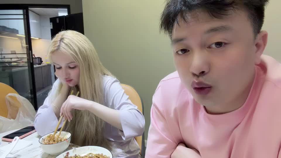 俄姑娘在中国的98生活