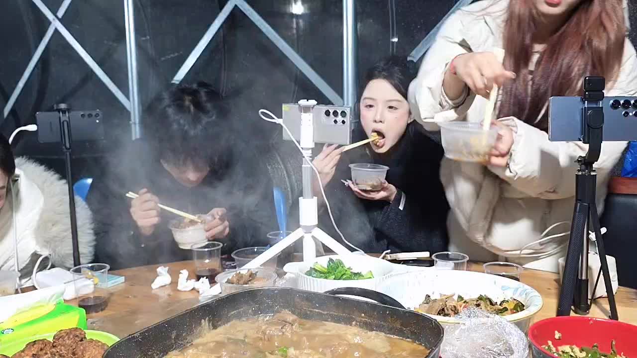 带老妈接二姐来学校过年