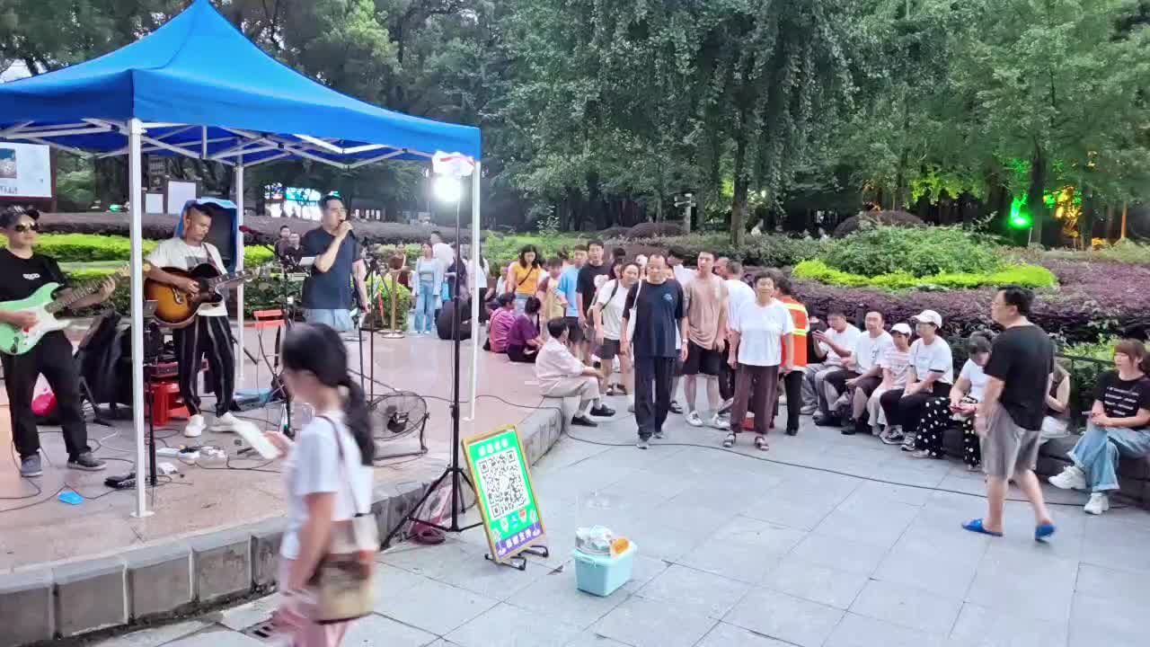 桂林街头卖唱116