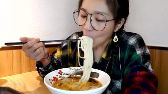 逛吃小豬豬戶外直播_逛吃小豬豬視頻直播 - 虎牙直播