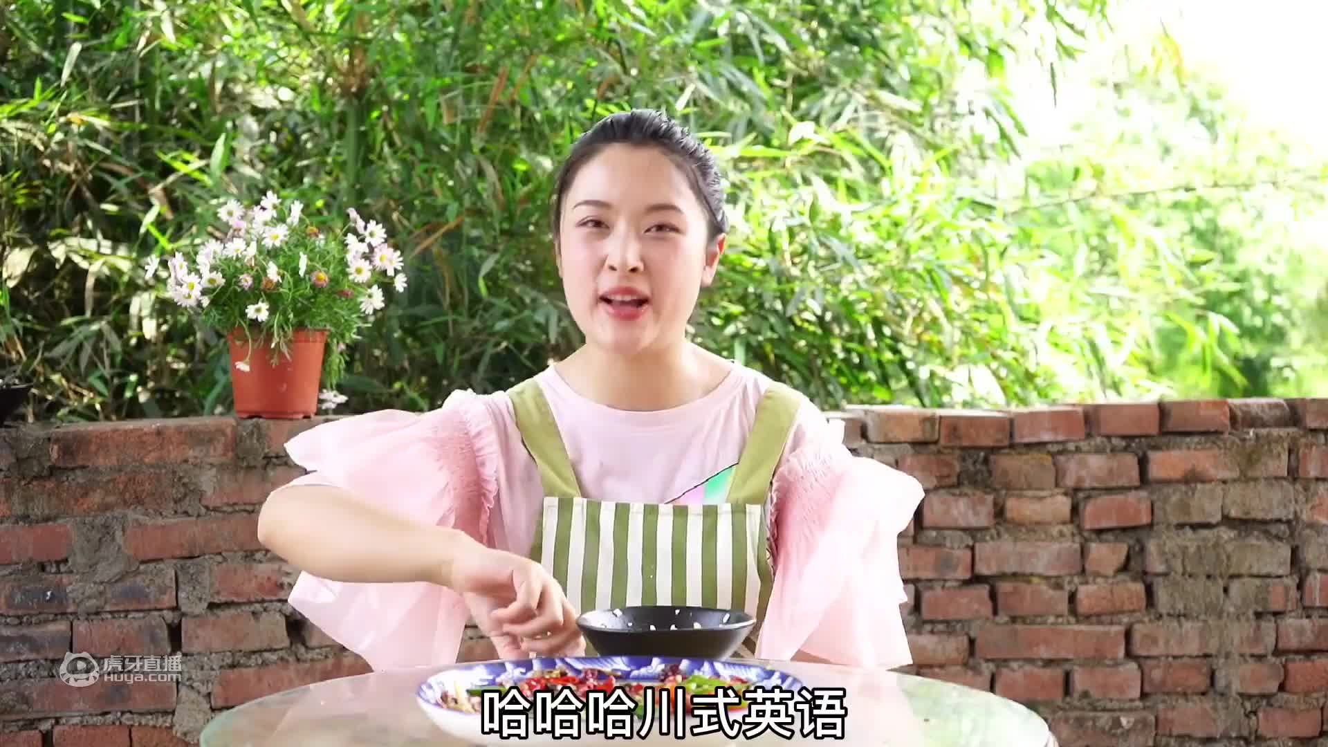 小向今天吃火爆脆肠，大火爆炒30秒，麻辣脆爽，三哥吃得满嘴流油
