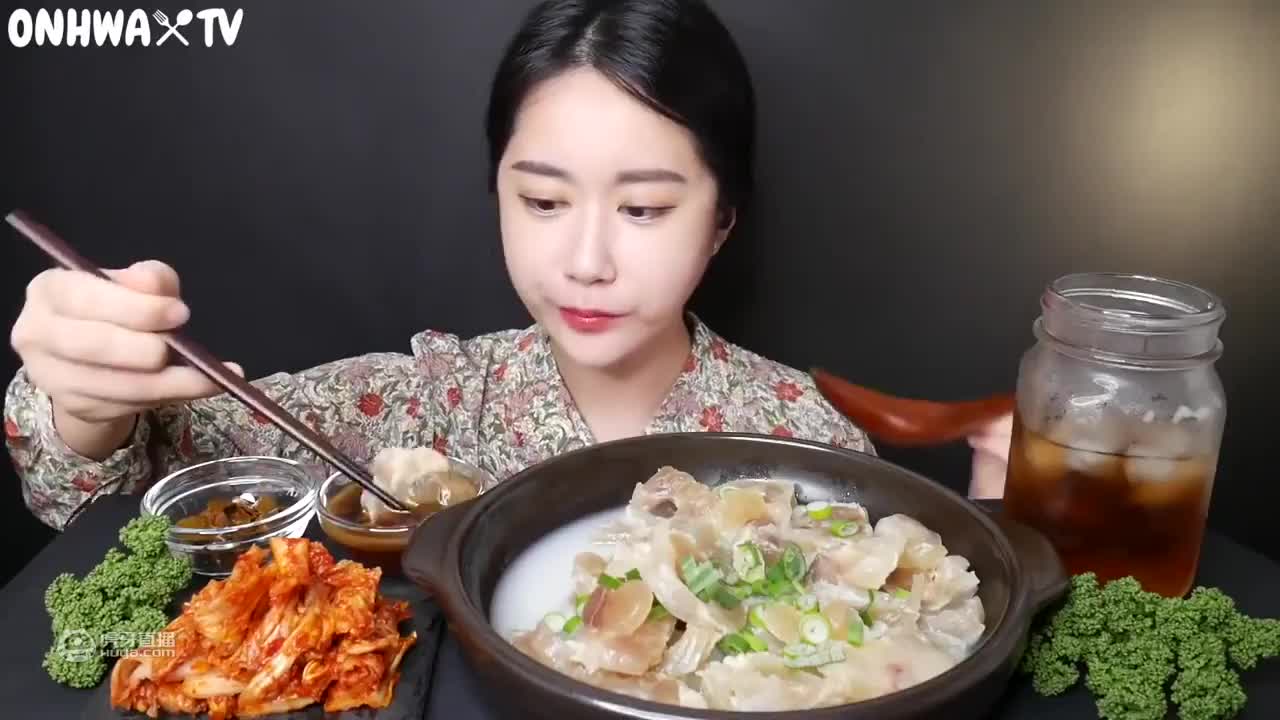 欢迎来到吃瓜小姐姐的直播间