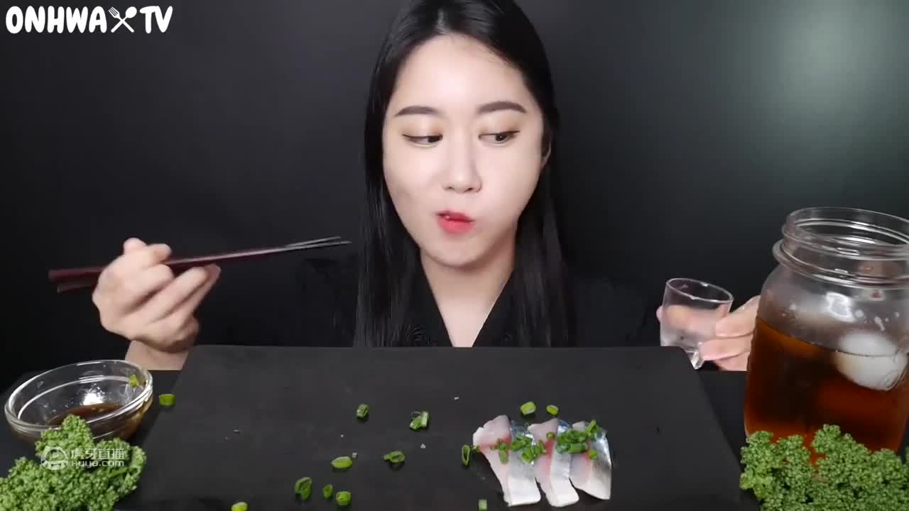 欢迎来到吃瓜小姐姐的直播间