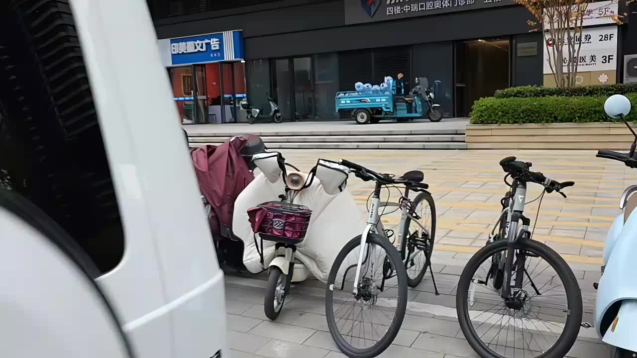 新场地，交个朋友