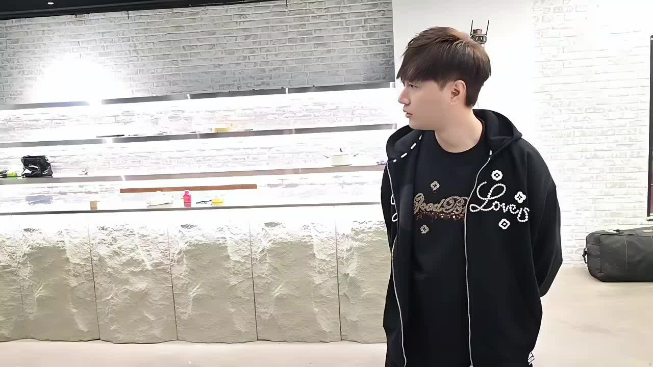 新场地，交个朋友