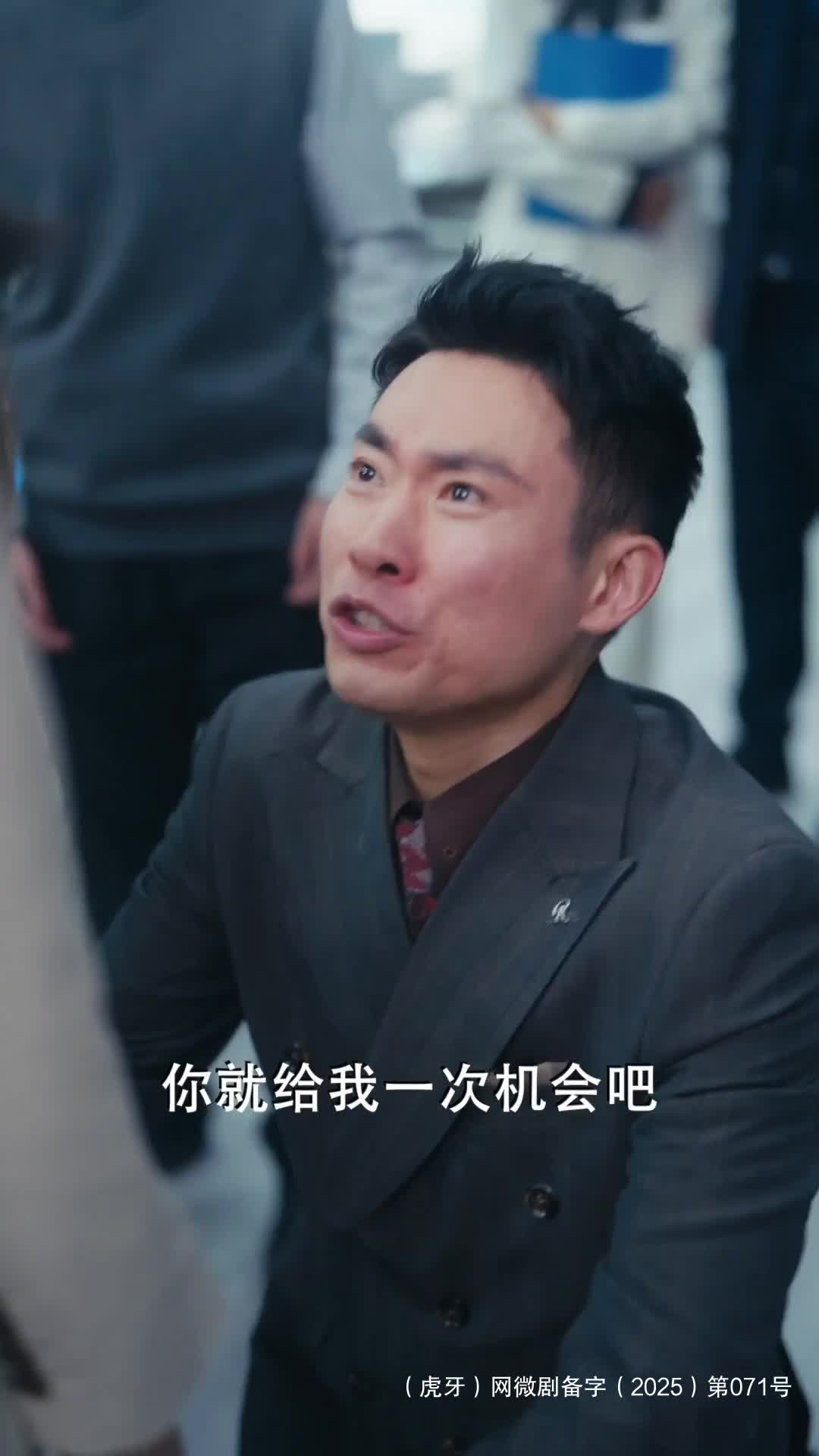 隐忍三年被欺辱，母亲亮身份后，全家族跪了