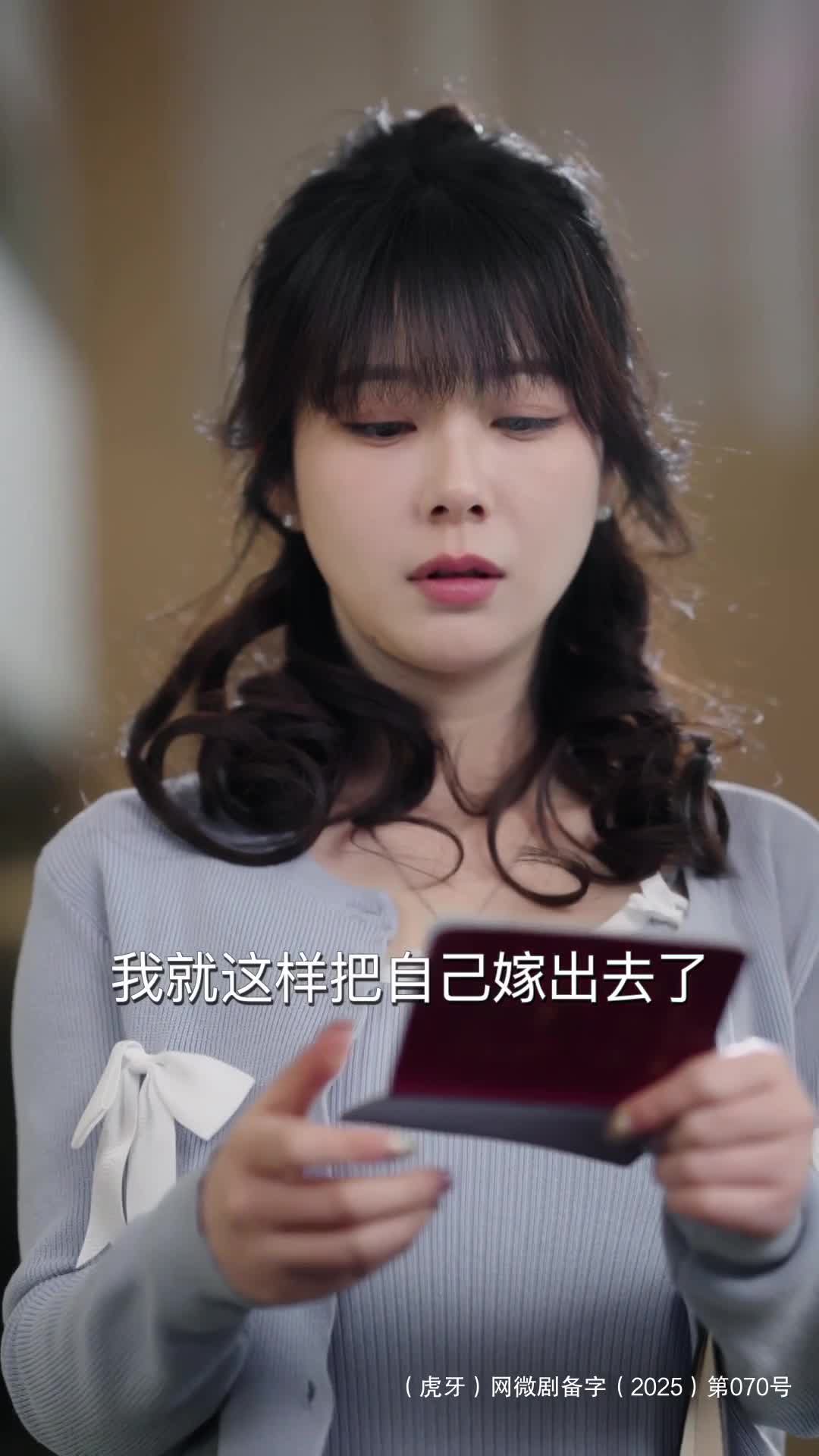 隐忍三年被欺辱，母亲亮身份后，全家族跪了